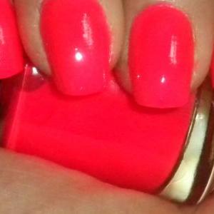Glow-in-the-dark Fluorescent Pink Nail Polish -..