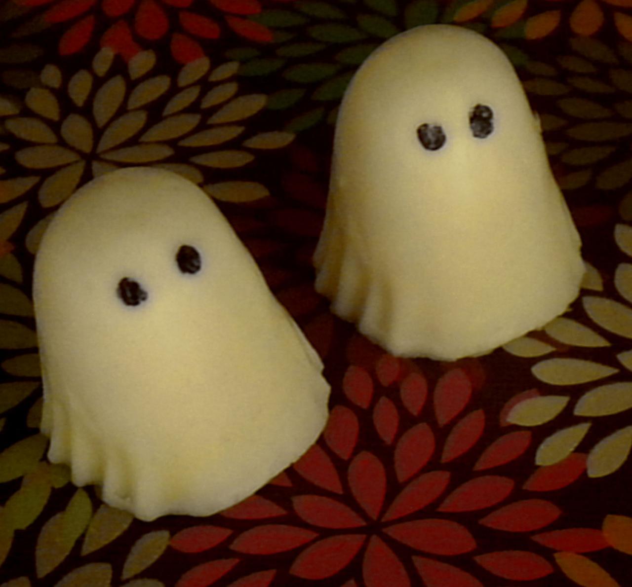 Soap - Ghosts - Fall Party Favors, Halloween, Haunted House, Bath Decor - 3-dimensional - 2 Soaps
